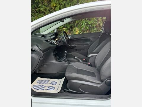Ford Fiesta TITANIUM 12