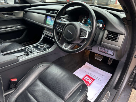 Jaguar XF 2.0 XF Chequered Flag D Auto 4dr 43