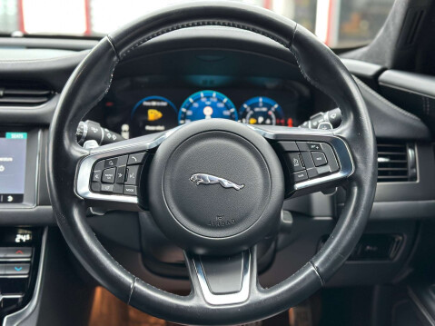Jaguar XF 2.0 XF Chequered Flag D Auto 4dr 9
