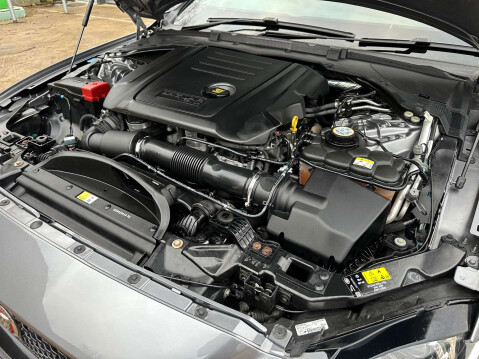 Jaguar XF 2.0 XF Chequered Flag D Auto 4dr 33