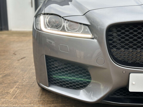 Jaguar XF 2.0 XF Chequered Flag D Auto 4dr 62