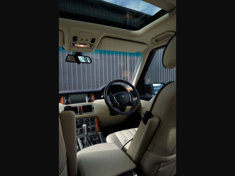Land Rover Range Rover 4.4 Range Rover Vogue V8 Auto 4WD 5dr 37
