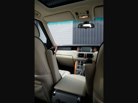 Land Rover Range Rover 4.4 Range Rover Vogue V8 Auto 4WD 5dr 38