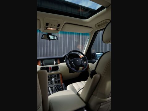 Land Rover Range Rover 4.4 Range Rover Vogue V8 Auto 4WD 5dr 37
