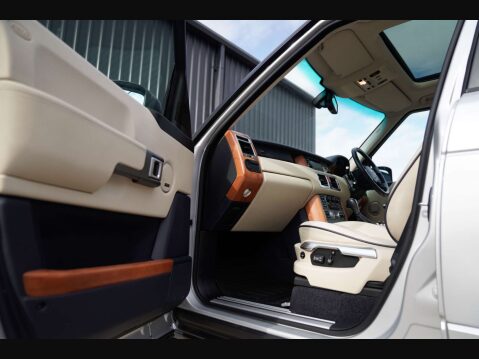 Land Rover Range Rover 4.4 Range Rover Vogue V8 Auto 4WD 5dr 48