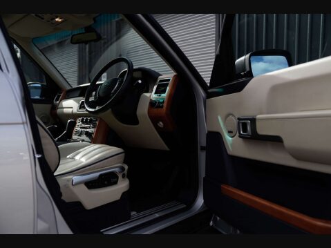 Land Rover Range Rover 4.4 Range Rover Vogue V8 Auto 4WD 5dr 53