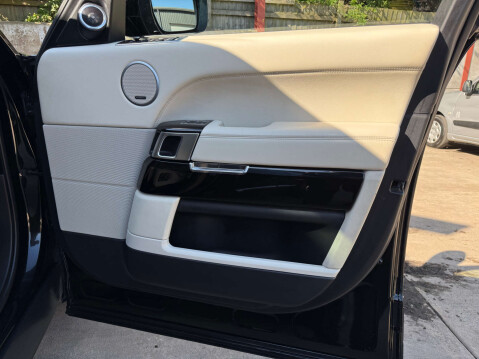 Land Rover Range Rover 3.0 Range Rover Vogue TDV6 Auto 4WD 5dr 33
