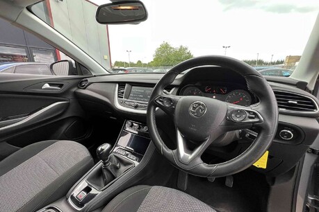 Vauxhall Grandland X 1.5 Turbo D BlueInjection SE Euro 6 (s/s) 5dr 9
