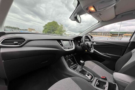 Vauxhall Grandland X 1.5 Turbo D BlueInjection SE Euro 6 (s/s) 5dr 21