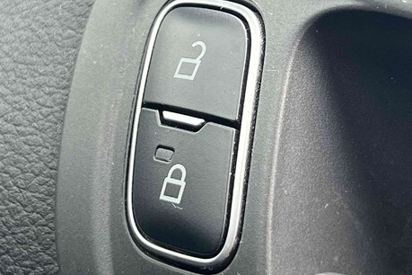 Ford C-Max 1.0T EcoBoost Titanium Euro 6 (s/s) 5dr 36