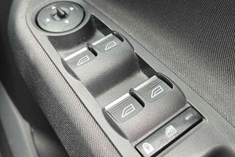 Ford C-Max 1.0T EcoBoost Titanium Euro 6 (s/s) 5dr 38