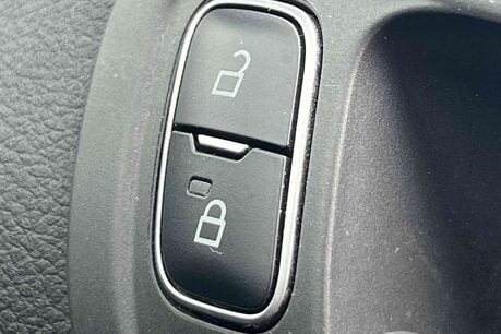 Ford C-Max 1.0T EcoBoost Titanium Euro 6 (s/s) 5dr 36