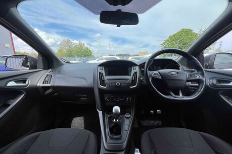 Ford Focus 1.0T EcoBoost ST-Line Euro 6 (s/s) 5dr 7