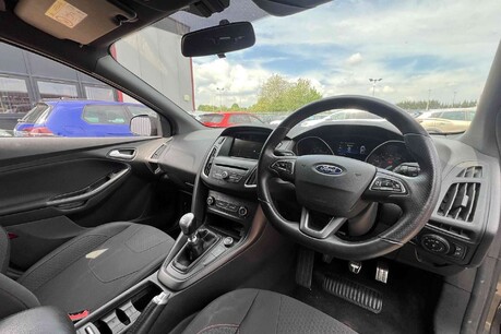 Ford Focus 1.0T EcoBoost ST-Line Euro 6 (s/s) 5dr 8