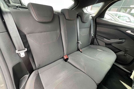 Ford Focus 1.0T EcoBoost ST-Line Euro 6 (s/s) 5dr 12