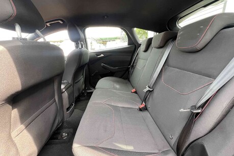 Ford Focus 1.0T EcoBoost ST-Line Euro 6 (s/s) 5dr 16