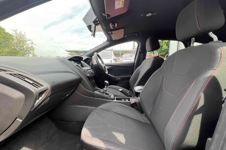 Ford Focus 1.0T EcoBoost ST-Line Euro 6 (s/s) 5dr 18