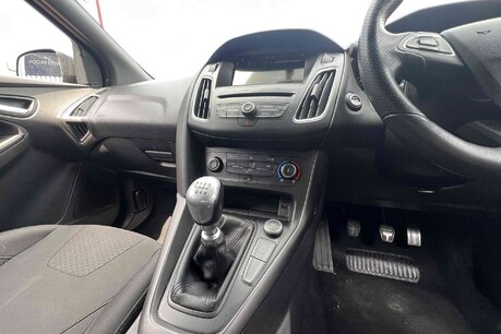 Ford Focus 1.0T EcoBoost ST-Line Euro 6 (s/s) 5dr 21