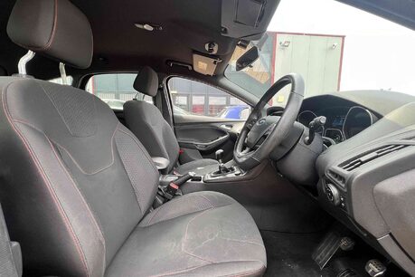Ford Focus 1.0T EcoBoost ST-Line Euro 6 (s/s) 5dr 11