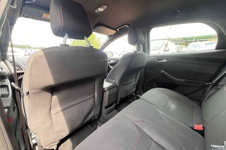 Ford Focus 1.0T EcoBoost ST-Line Euro 6 (s/s) 5dr 17