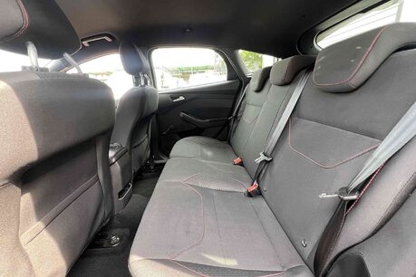 Ford Focus 1.0T EcoBoost ST-Line Euro 6 (s/s) 5dr 16