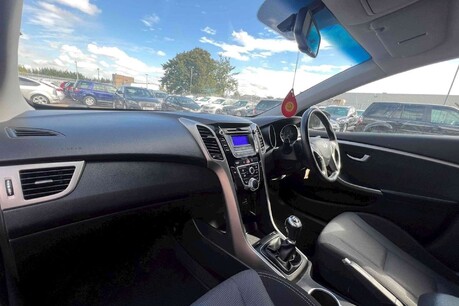 Hyundai i30 1.6 CRDi Blue Drive SE Euro 6 (s/s) 5dr 25