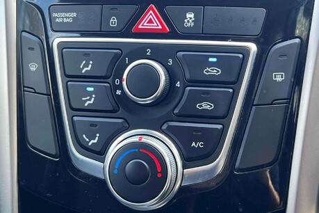 Hyundai i30 1.6 CRDi Blue Drive SE Euro 6 (s/s) 5dr 29