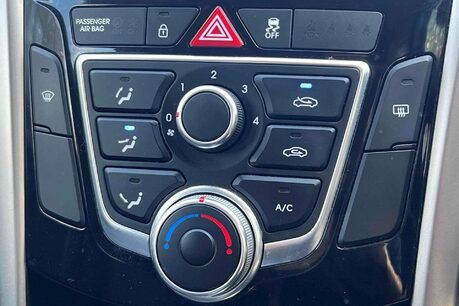 Hyundai i30 1.6 CRDi Blue Drive SE Euro 6 (s/s) 5dr 29