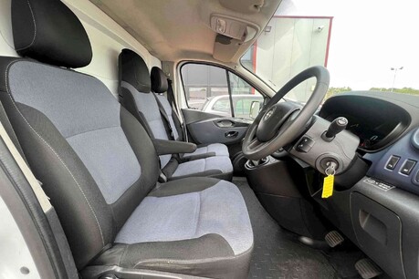 Vauxhall Vivaro 1.6 CDTi 2900 L2 H1 Euro 6 5dr 9