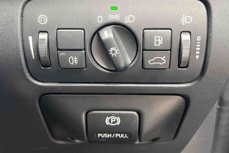 Volvo XC60 2.4D DRIVe R-Design Euro 4 5dr 29