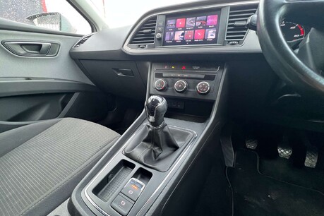SEAT Leon 1.6 TDI SE Dynamic Euro 6 (s/s) 5dr 32
