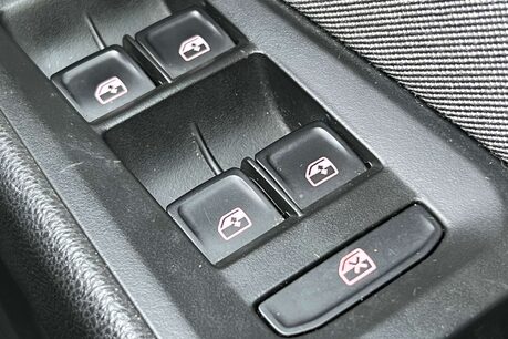 SEAT Leon 1.6 TDI SE Dynamic Euro 6 (s/s) 5dr 52