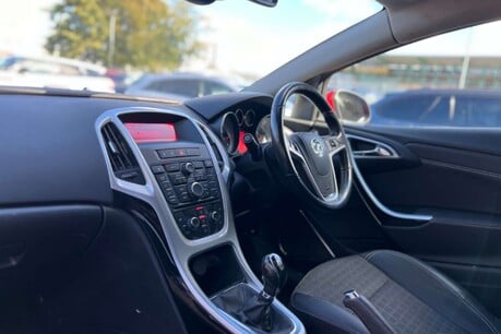 Vauxhall Astra GTC 2.0 CDTi SRi Euro 5 (s/s) 3dr 15