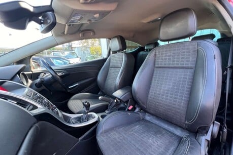 Vauxhall Astra GTC 2.0 CDTi SRi Euro 5 (s/s) 3dr 12