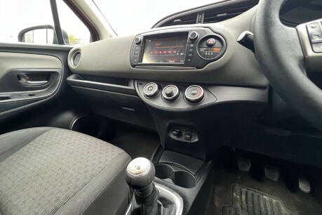 Toyota Yaris 1.0 VVT-i Icon Euro 6 5dr 29