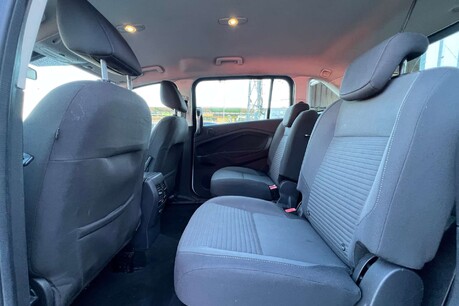 Ford Grand C-Max 1.5 TDCi Titanium Euro 6 (s/s) 5dr 26