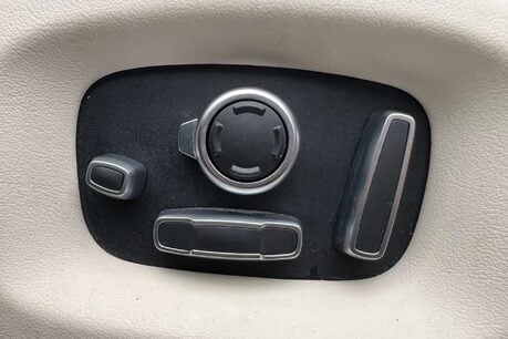 Land Rover Range Rover 4.4 SD V8 Autobiography Auto 4WD Euro 6 (s/s) 5dr 45