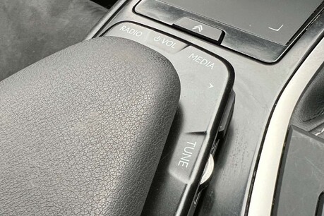 Lexus Ux 2.0 250h E-CVT Euro 6 (s/s) 5dr 32