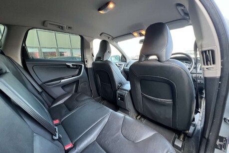 Volvo XC60 2.4 D5 SE Lux Nav Geartronic AWD Euro 5 5dr 24