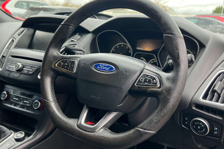 Ford Focus 2.0T EcoBoost ST-2 Euro 6 (s/s) 5dr 18