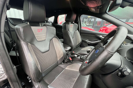 Ford Focus 2.0T EcoBoost ST-2 Euro 6 (s/s) 5dr 19