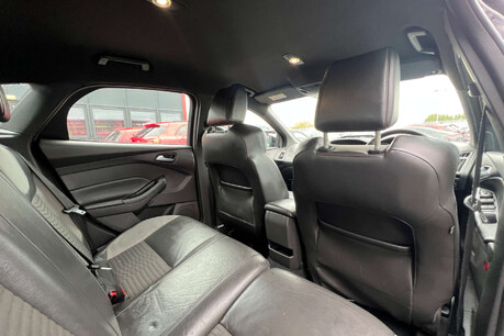 Ford Focus 2.0T EcoBoost ST-2 Euro 6 (s/s) 5dr 23