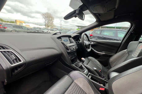 Ford Focus 2.0T EcoBoost ST-2 Euro 6 (s/s) 5dr 29