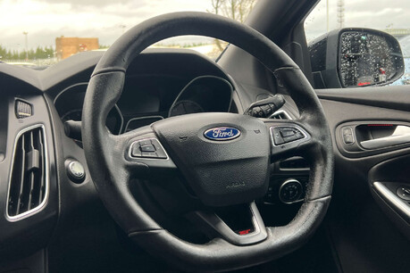 Ford Focus 2.0T EcoBoost ST-2 Euro 6 (s/s) 5dr 15