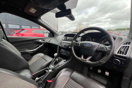Ford Focus 2.0T EcoBoost ST-2 Euro 6 (s/s) 5dr 16