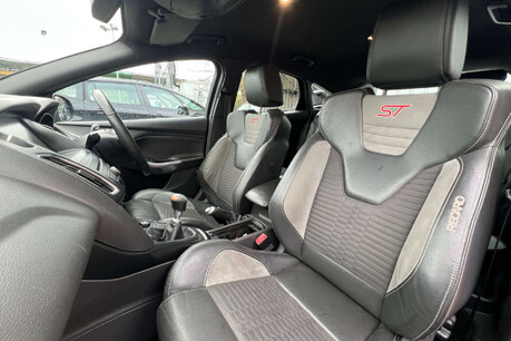Ford Focus 2.0T EcoBoost ST-2 Euro 6 (s/s) 5dr 27