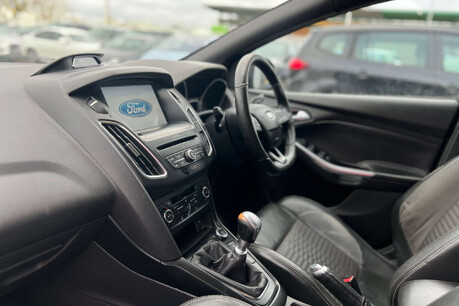 Ford Focus 2.0T EcoBoost ST-2 Euro 6 (s/s) 5dr 30