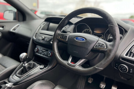 Ford Focus 2.0T EcoBoost ST-2 Euro 6 (s/s) 5dr 17