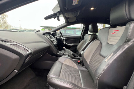 Ford Focus 2.0T EcoBoost ST-2 Euro 6 (s/s) 5dr 28