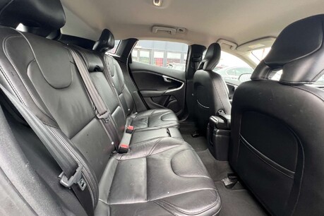 Volvo V40 2.0 D2 Inscription Euro 6 (s/s) 5dr 24